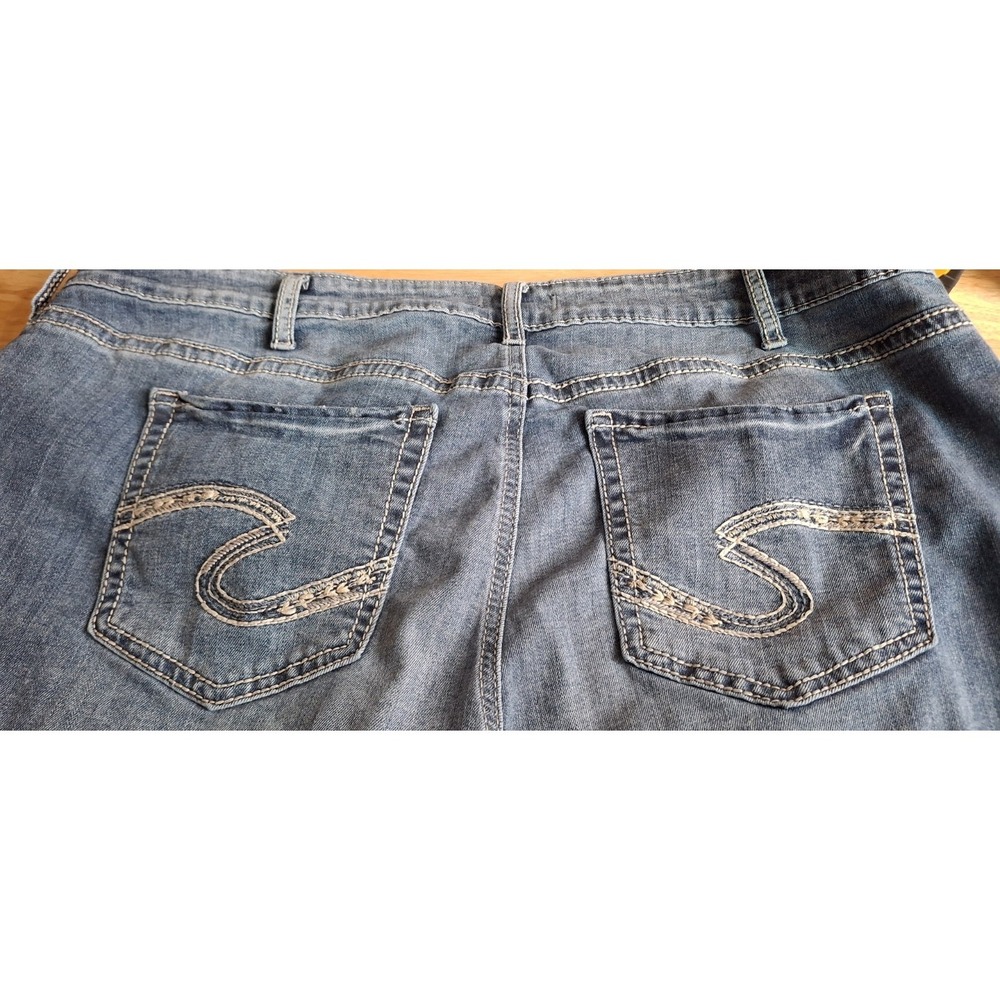 Silver Jeans Women's Size 20W Boyfriend Denim Shorts Blue Cuffed Hem Distressed - Picture 4 of 8